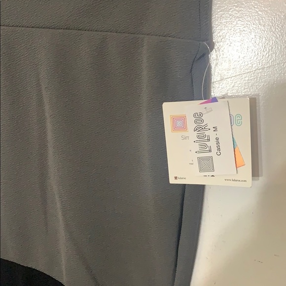 Lularoe Cassie medium - Picture 2 of 4